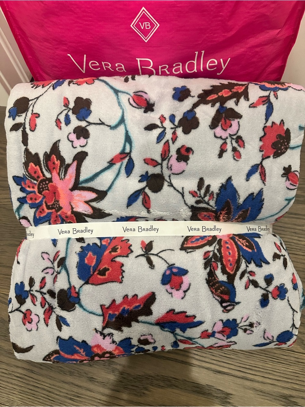Vera Bradley Oversized Throw Blanket NWT - Picture 4 of 6